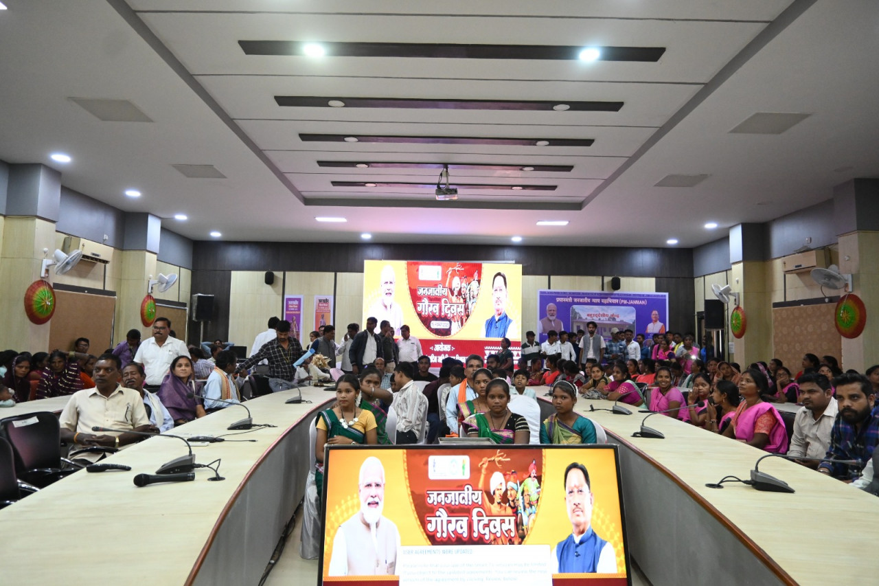 भगवान बिरसा मुंडा की 150वीं जयंती पर महासमुंद में जनजातीय गौरव दिवस...