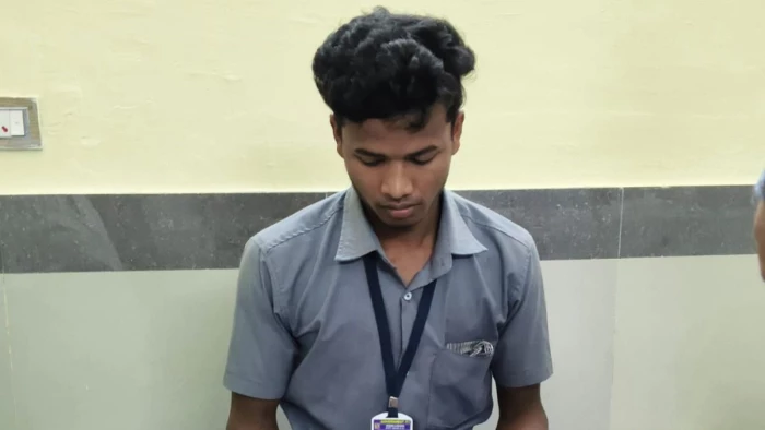 पढ़ाई का केंद्र बना 'मजदूरी का अड्डा': निर्माण कार्य के दौरान छात्र ने गंवाई उंगलियां, प्रबंधन की बड़ी लापरवाही