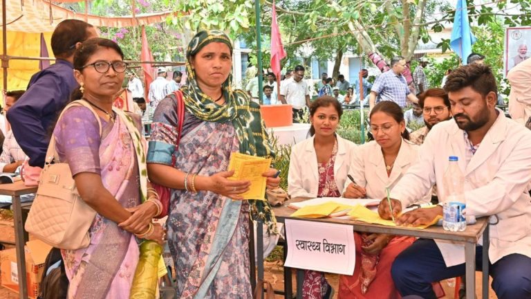 CG सुशासन संकल्प: कुकरेल शिविर में उमड़ा ग्रामीणों का जनसैलाब, 314 में से 266 आवेदनों का मौके पर ही हुआ निपटारा