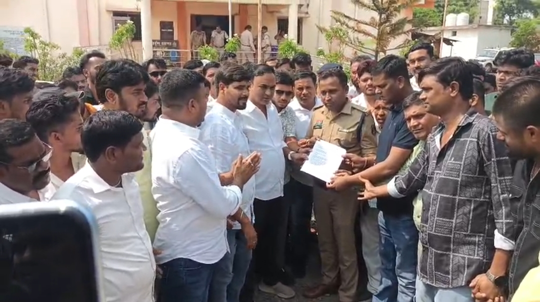 Arang News: मवेशी तस्करी का आरोप लगाकर किसान से मारपीट, कथित गौसेवक...