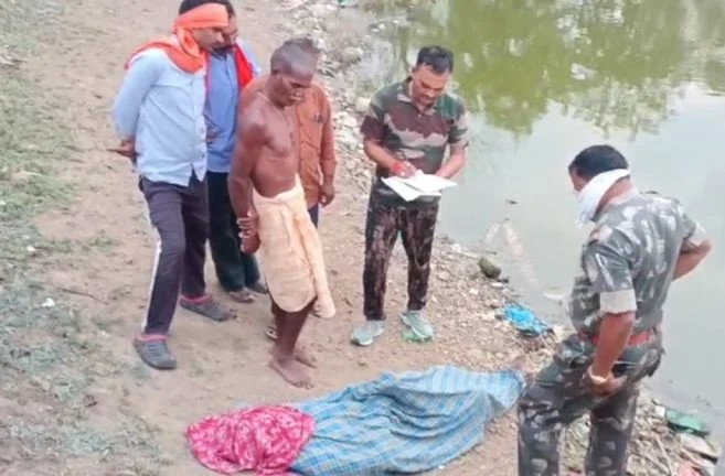 अच्छा तैराक होने के बावजूद तालाब में तैरती मिली युवक की लाश, परिजनो...