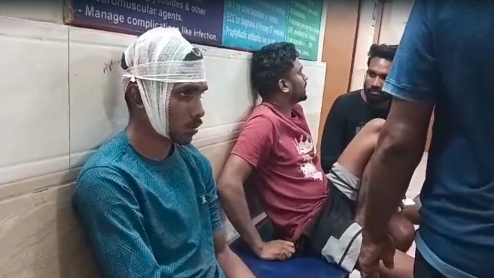 भीषण सड़क हादसा: पिकनिक मनाकर लौट रहे युवकों की ऑटो रिक्शा गहरी खाई...