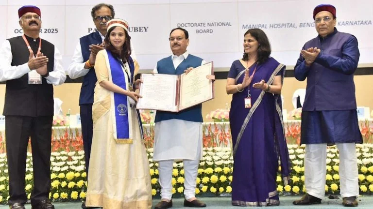 चिकित्सा क्षेत्र में छत्तीसगढ़ का गौरव: डॉ. पल्लवी दुबे ने नेफ्रोलॉ...