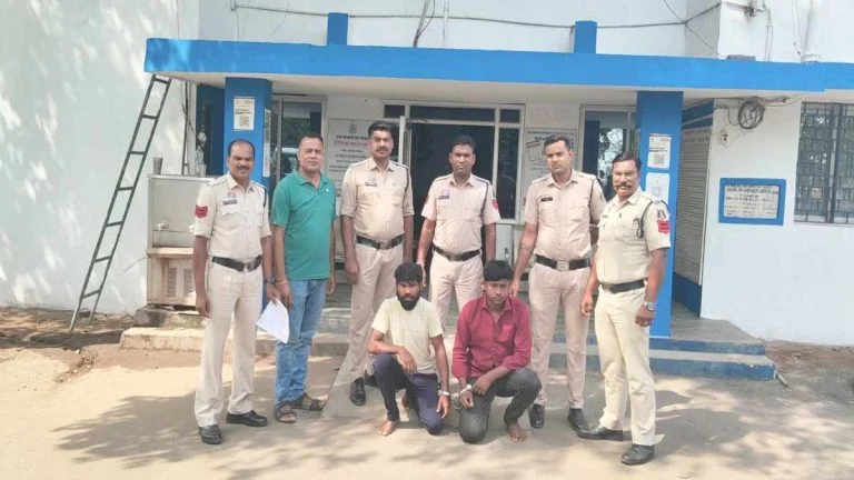 'टीम प्रहरी' का एक्शन: गंदगी फैलाने वाले पचपेड़ी नाका KFC पर लगा 50 हजार का जुर्माना, सफाई के बाद खुली सील