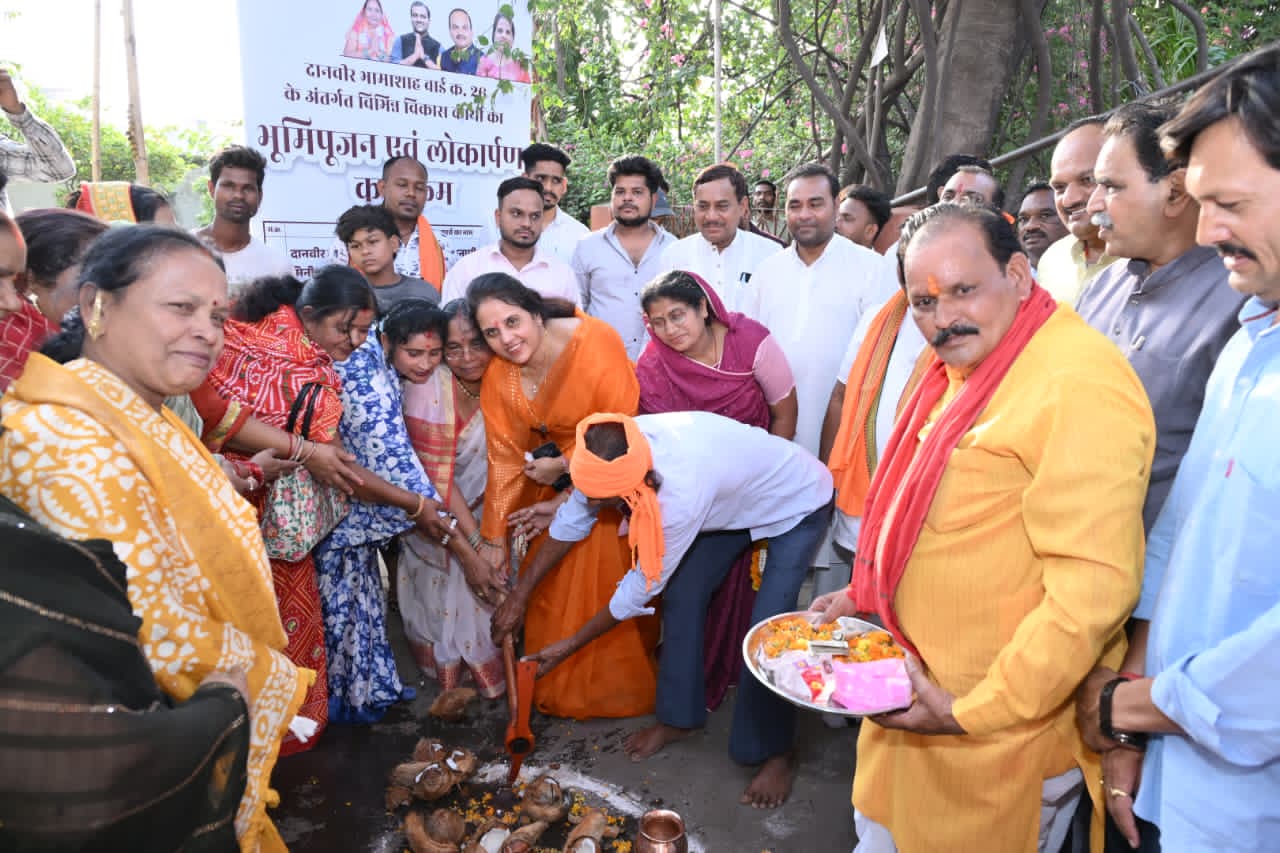 पश्चिम को सवा करोड़ के विकास कार्यों की सौगात: राजेश मूणत और मीनल चौबे ने किया भूमिपूजन व लोकार्पण