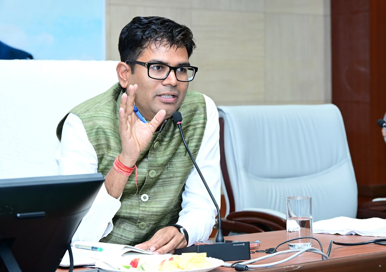 छत्तीसगढ़ में पहली बार: आवास मंत्री ओपी चौधरी ने आवासीय कॉलोनियों के प्रतिनिधियों के साथ की सीधी बात, समस्याओं के समाधान के लिए 'आवास मितान' डिजिटल प्लेटफॉर्म पर चर्चा