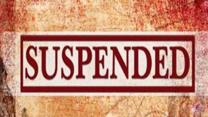 शराब प्रेमियों की जेब काटने वालों पर एक्शन: ओवररेटिंग की शिकायतों पर आबकारी आयुक्त सख्त, चार अधिकारी निलंबित
