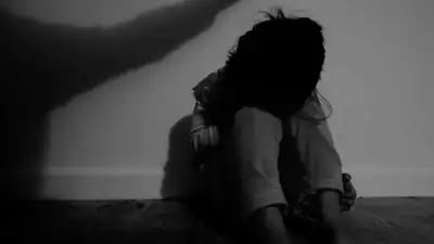 हैवानियत की हदें पार: युवक को पेड़ से बांधा, फिर उसके सामने ही तीन दरिंदों ने किया युवती का सामूहिक दुष्कर्म!