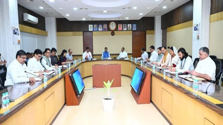 Digital Governance in Village: पीएम गति शक्ति पोर्टल से जुड़ेगा छत्तीसगढ़ के गांवों का विकास; आधुनिक तकनीक से थमेगा ग्रामीण पलायन