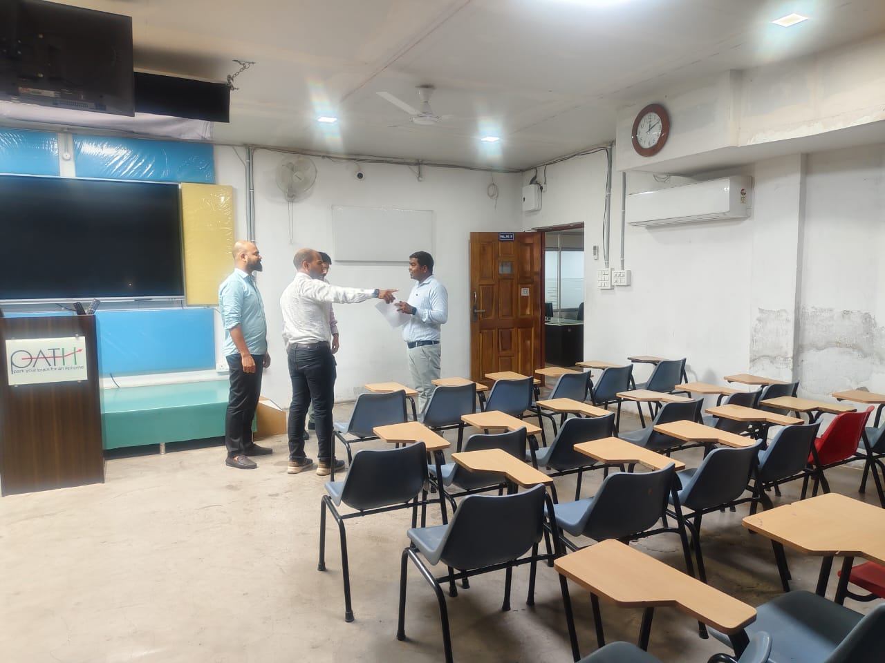 Raipur Coaching Inspection: राजधानी रायपुर के पाथ आईएएस एकेडमी में प्रशासन का औचक छापा, अग्नि सुरक्षा को लेकर संचालक को कड़े निर्देश