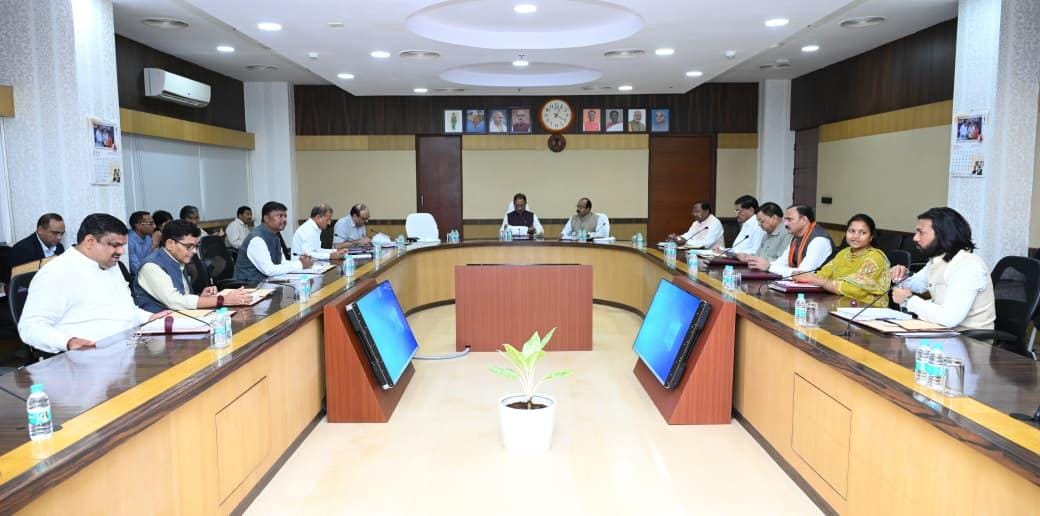 साय कैबिनेट के बड़े फैसले: बस्तर फाइटर्स नियमों में संशोधन, ईज ऑफ डूइंग बिजनेस कानून समेत 11 अहम प्रस्तावों को मंजूरी