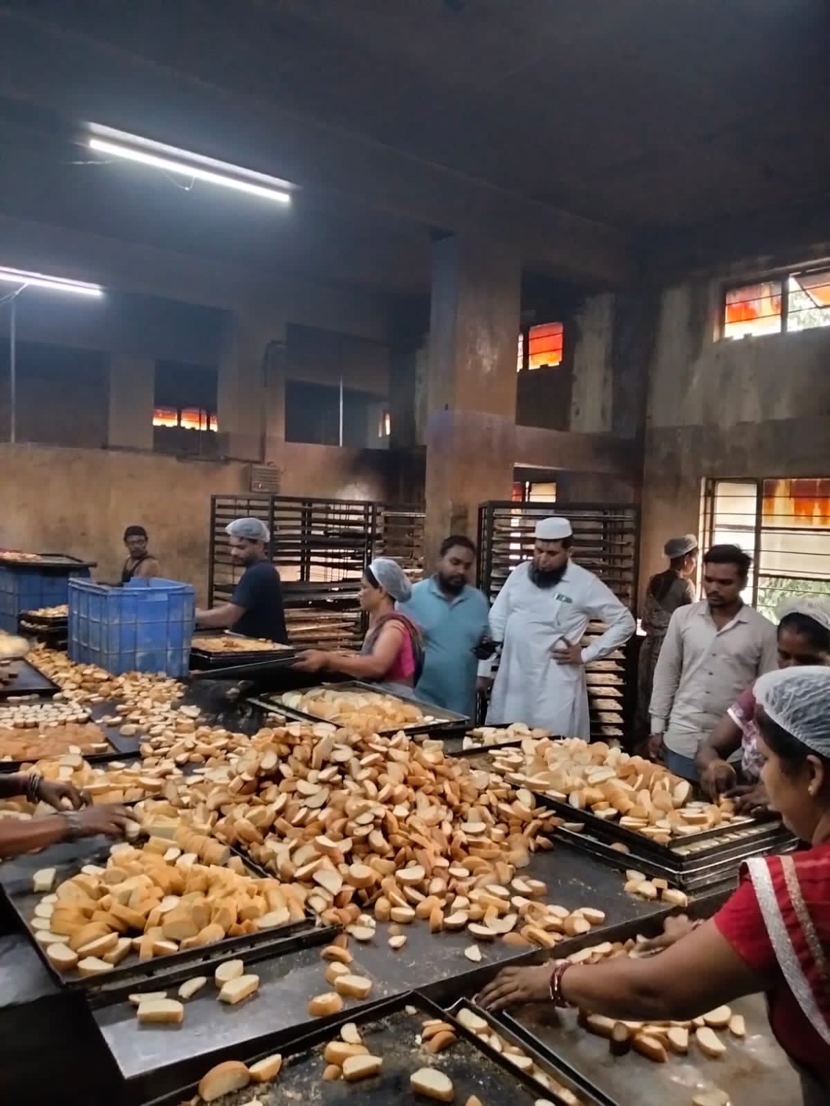 रायपुर में नाइस बेकरी पर नगर निगम की बड़ी कार्रवाई, गंदगी और नियमों के उल्लंघन पर लगा 5 हजार का ई-जुर्माना