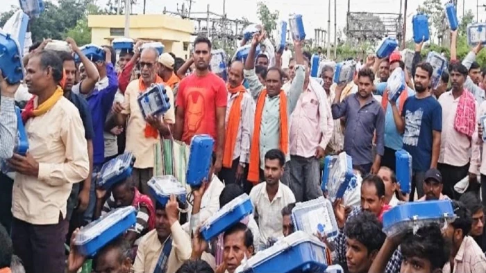 Chhattisgarh News: बढ़े बिजली बिल और स्मार्ट मीटर के विरोध में सड़क...