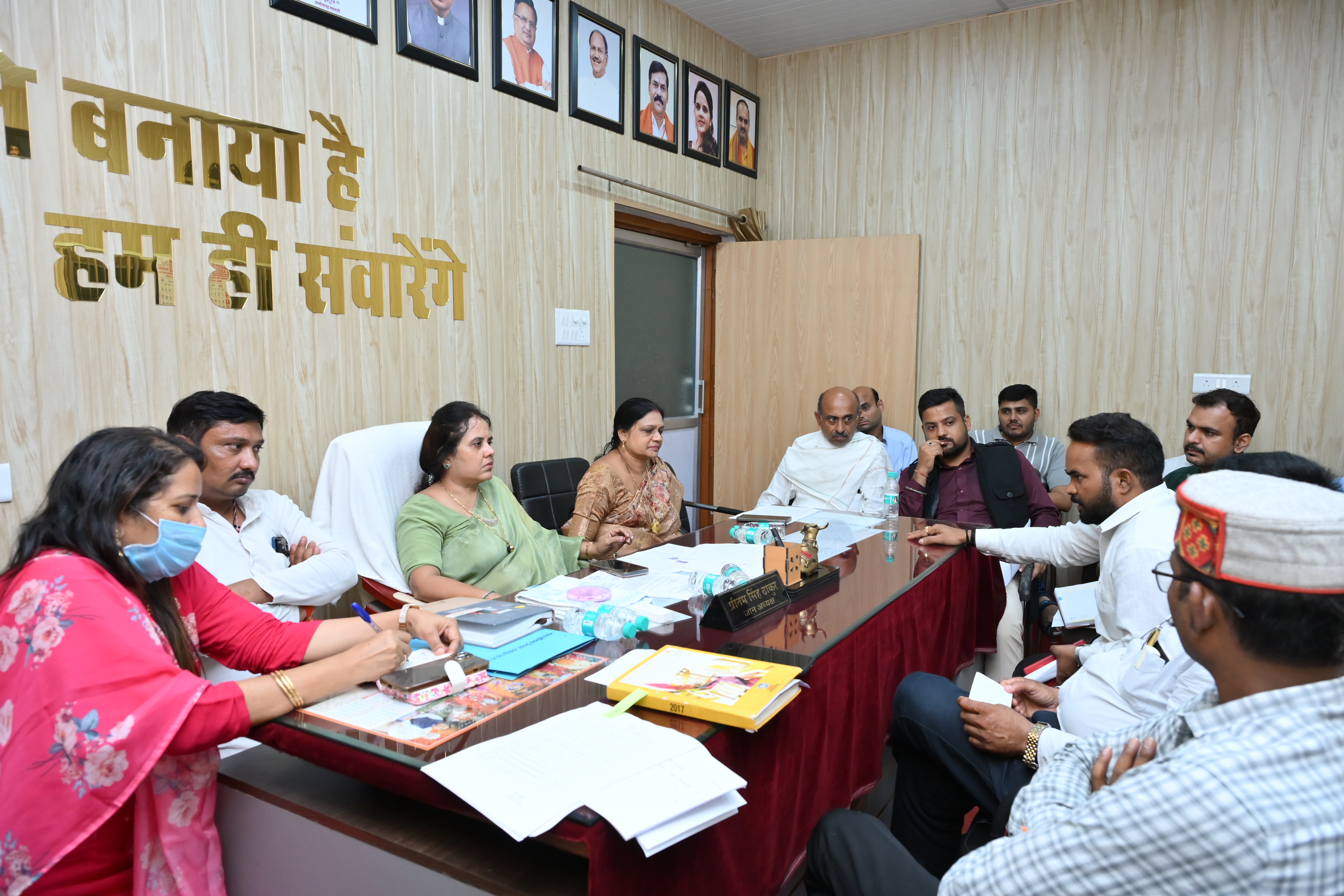Raipur News: अवैध निर्माण पर सख्ती, महापौर मीनल चौबे ने अधिकारियों को लगाई फटकार, दो हफ्ते में जलभराव दूर करने के निर्देश