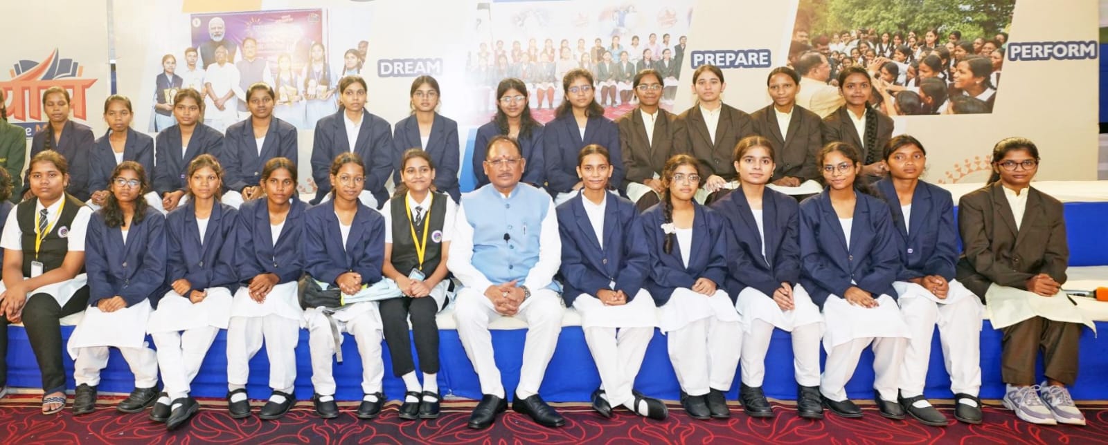 शिक्षा से विकसित छत्तीसगढ़ तक: CM साय ने NEET क्वालीफाई विद्यार्थियों से साझा किया भविष्य का रोडमैप