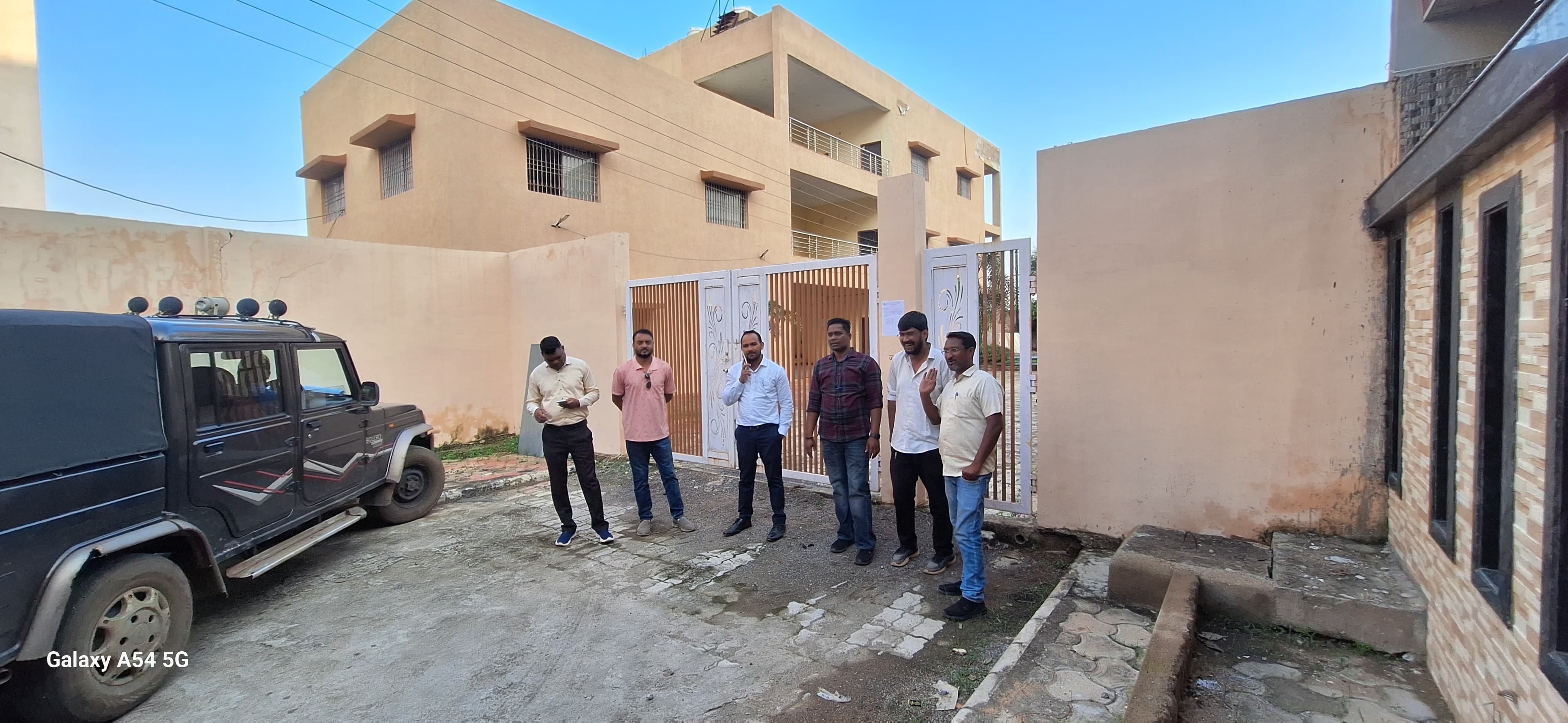 बड़े बकायेदारों पर नगर निगम की कार्रवाई, 3 व्यावसायिक परिसरों को किया सीलबंद