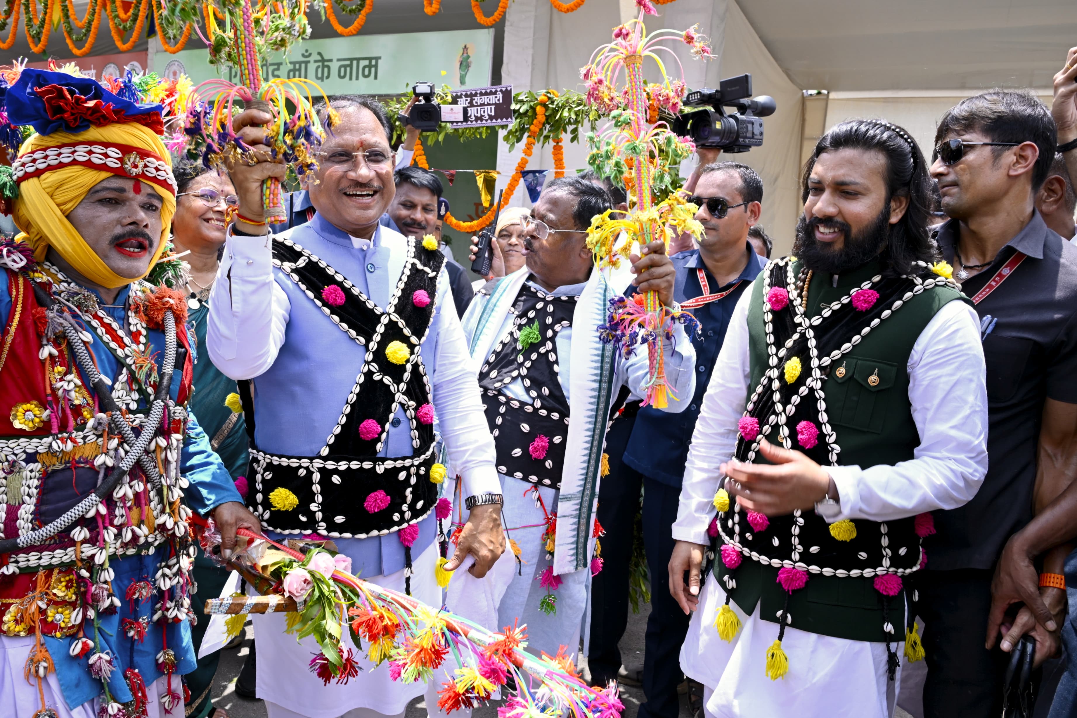 हरेली तिहार पर मुख्यमंत्री निवास में दिखी छत्तीसगढ़ की लोक संस्कृति, कृषि परंपरा और ग्रामीण जीवन की झलक