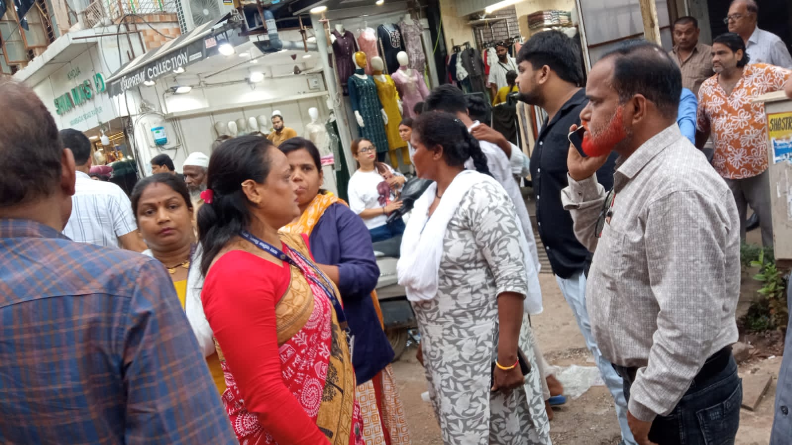 रायपुर में टीम प्रहरी का असर: मालवीय रोड और बैजनाथपारा मुख्य मार्ग अतिक्रमण मुक्त, 2 दुकानदारों पर कार्रवाई