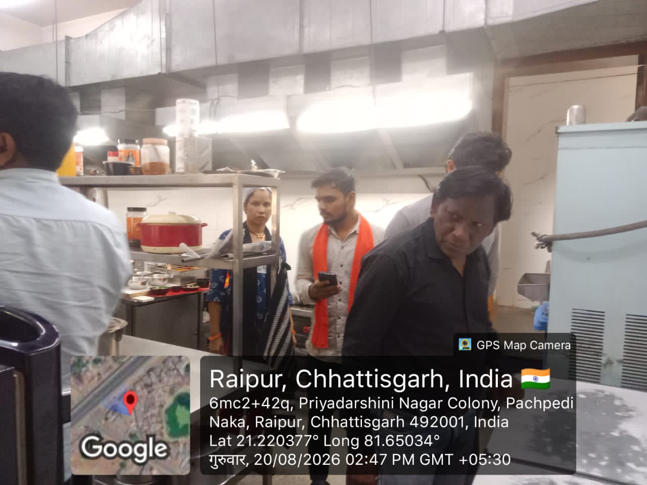 Raipur News: वार्ड 56 में कैफे-होटल का औचक निरीक्षण, गंदगी मिलने पर 12 हजार का ई-जुर्माना