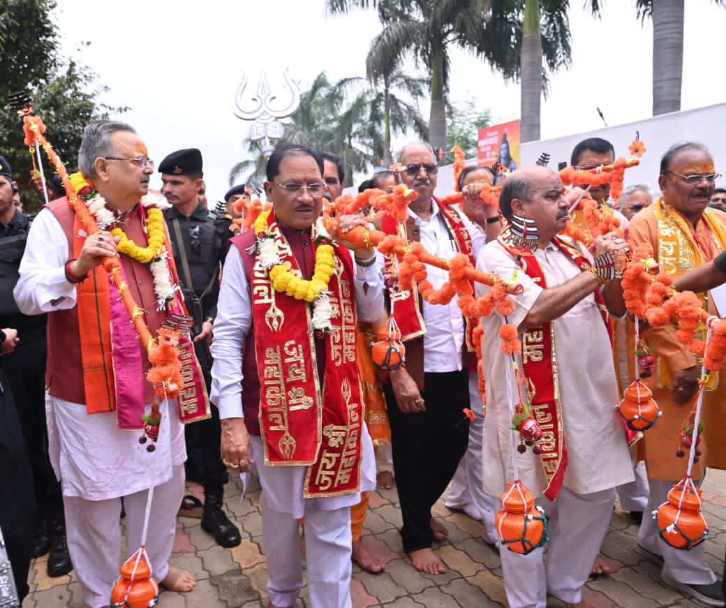 Raipur News: मुख्यमंत्री साय ने किया रुद्राभिषेक, हजारों कांवड़ियों...