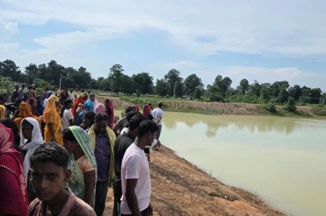 Korba Pond Tragedy: तालाब में नहाने गईं तीन मासूम सहेलियां डूबीं, तीनों के शव बरामद