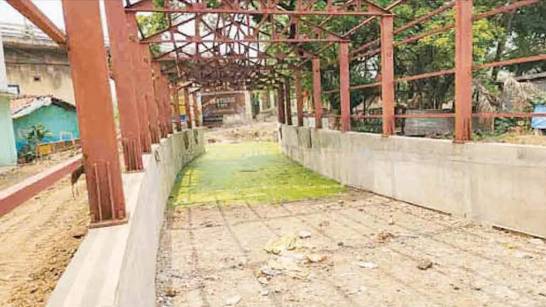 Underbridge Issue: तीन साल से अधूरे गौरीनगर और रेलवे स्टेशन अंडरब्रिज, लोगों की बढ़ी परेशानी
