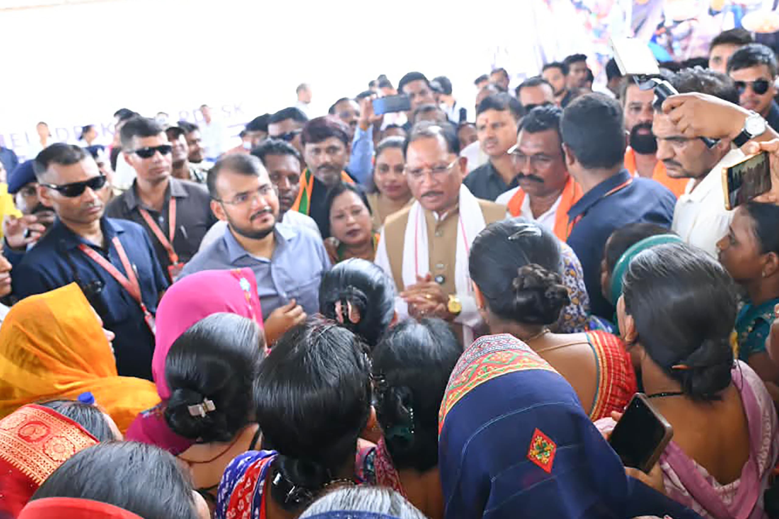 Flood Alert: महानदी का जलस्तर बढ़ा, शिवरीनारायण में प्रशासन अलर्ट; बैराज-पुल और राहत शिविर का निरीक्षण
