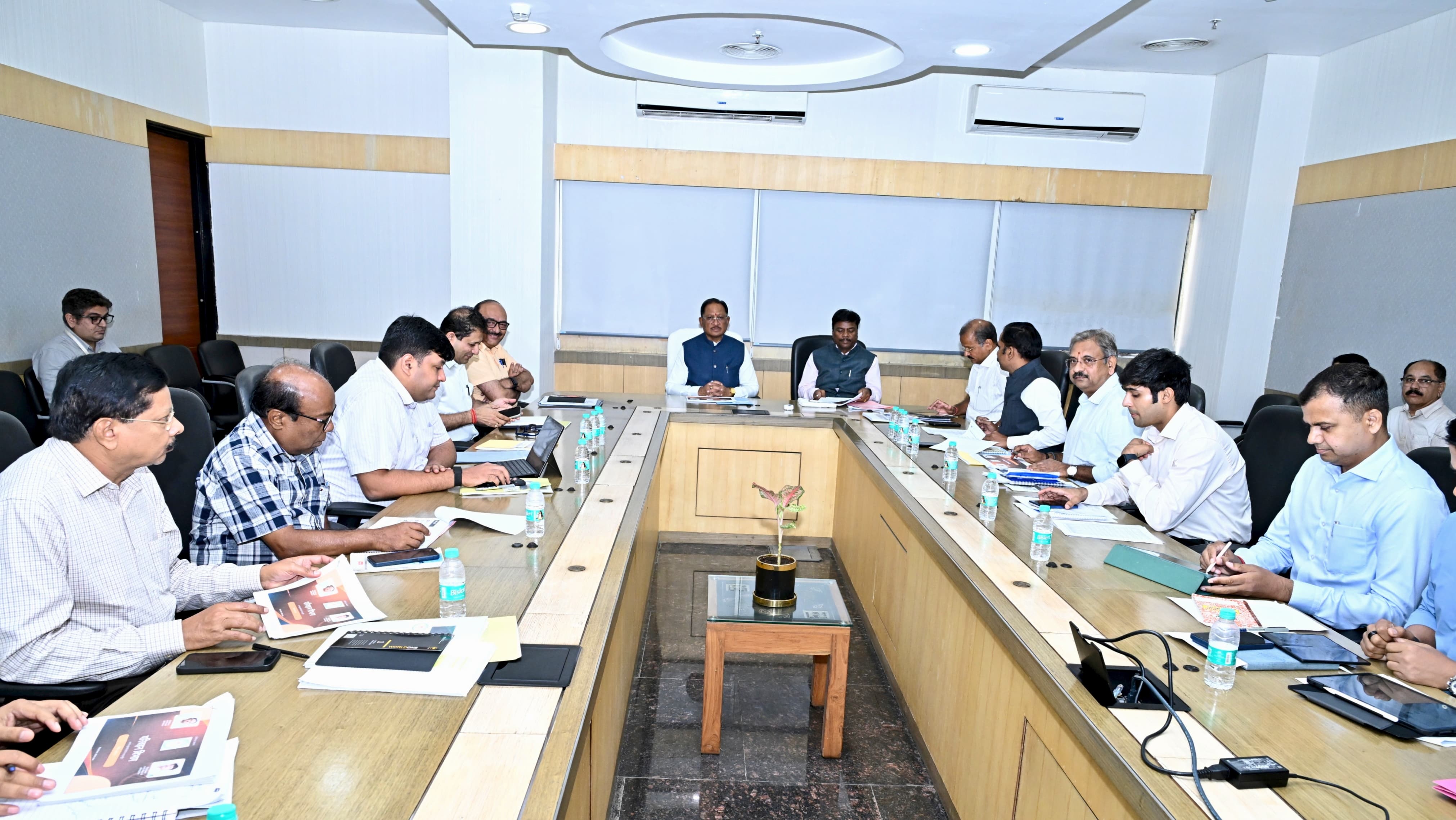CM साय ने परिवहन विभाग की समीक्षा की, दुर्घटनाओं पर रोक के लिए मिशन मोड में काम करने के निर्देश