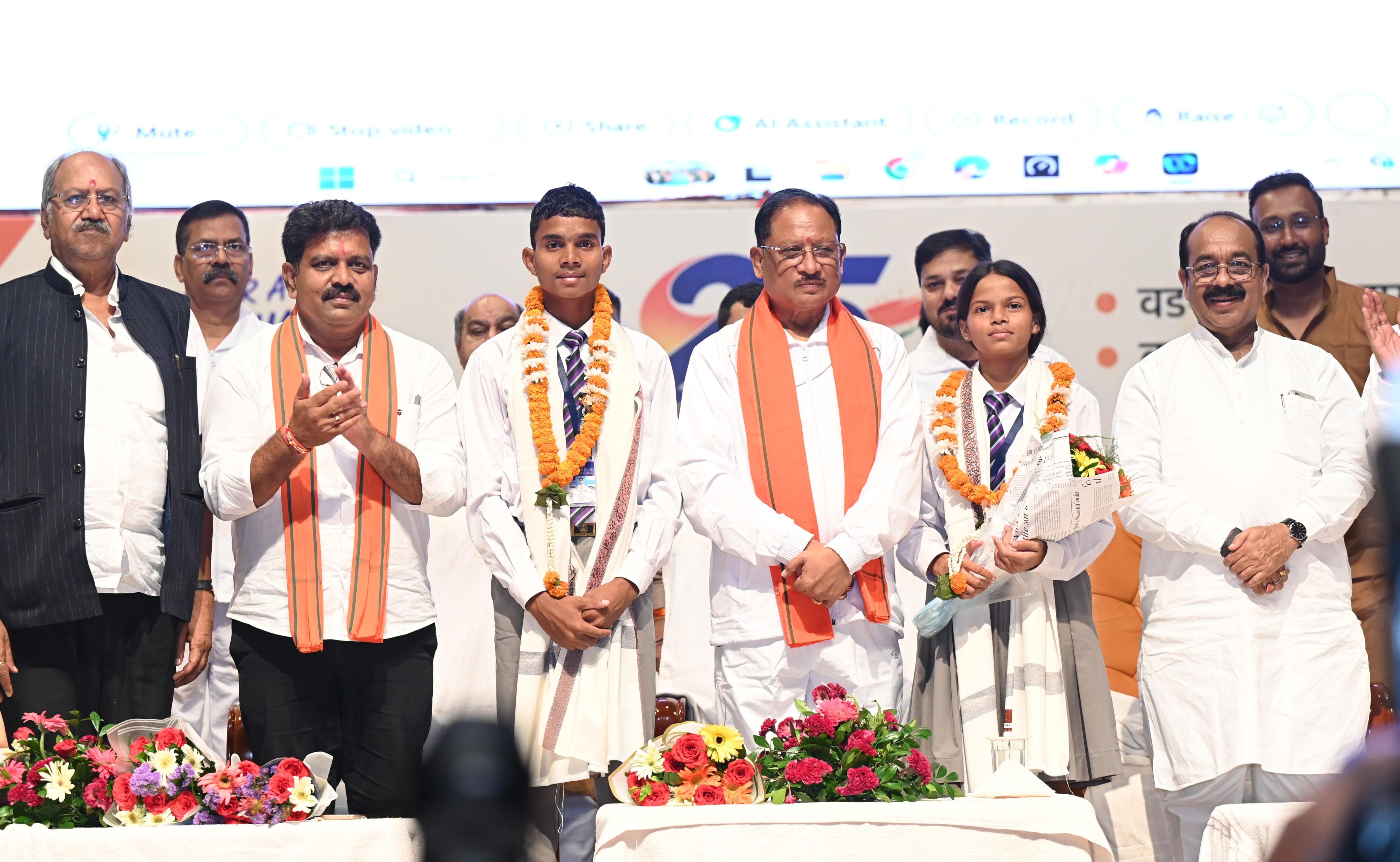 Seva Sankalp Yatra: वडनगर और बस्तर से पहुंचे बाइक राइडर्स, CM साय ने युवा संवाद में लिया हिस्सा